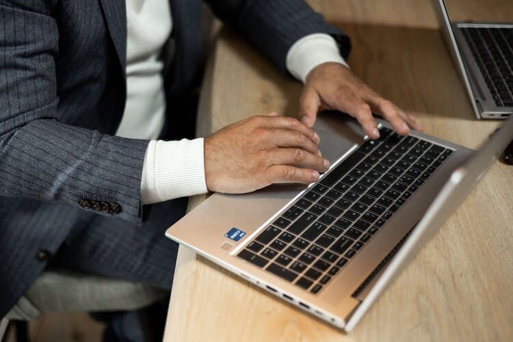 Whk-premie te hoog? 4 signalen dat je te veel betaalt (en hoe je het terugkrijgt!)